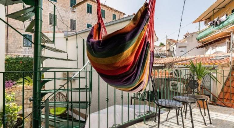 Family-oriented charming villa with garden, terrace & grill | Near Diocletian's Palace | Good for workation | Dogs allowed — photo 4