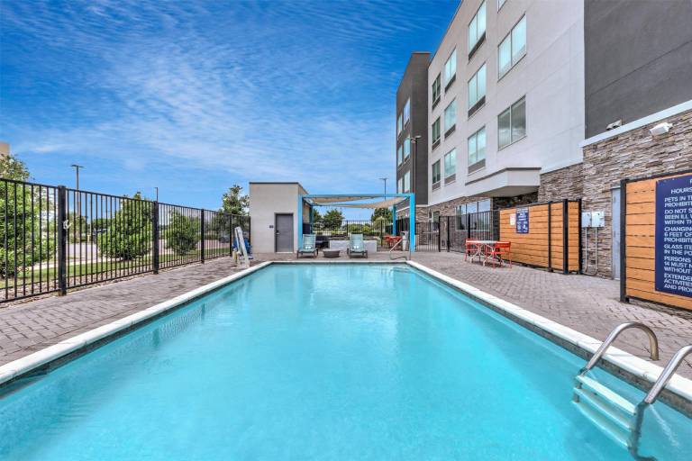 Tru by Hilton The Colony Dallas — photo 2