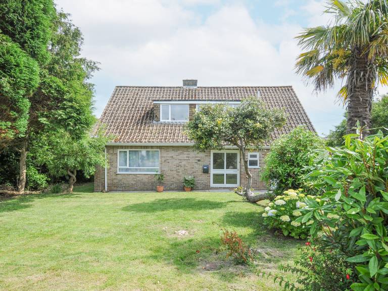 Cottage with garden | Beach view — photo 3