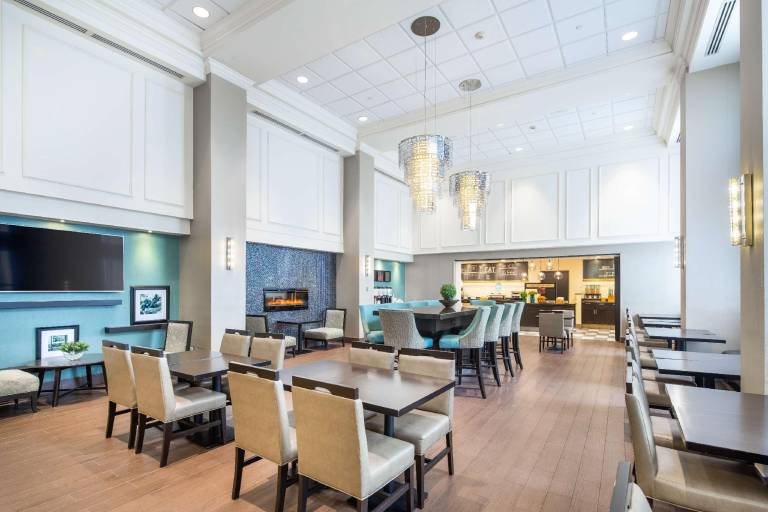 Hampton Inn & Suites by Hilton Toronto Airport — photo 2