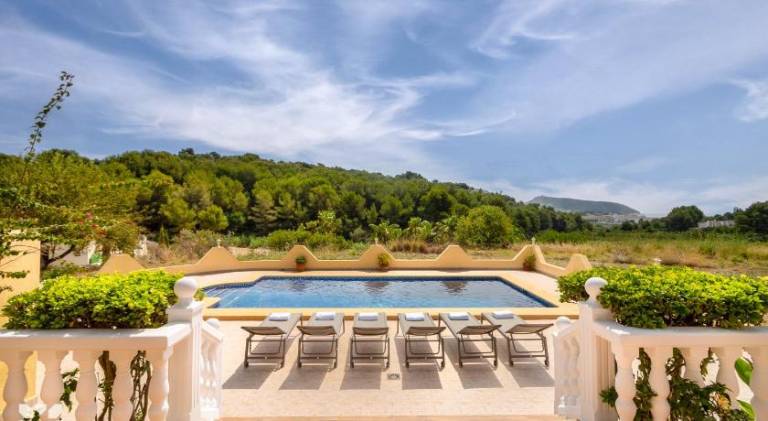 Fully equipped lovely villa with patio, barbecue & private pool | Pets allowed — photo 3