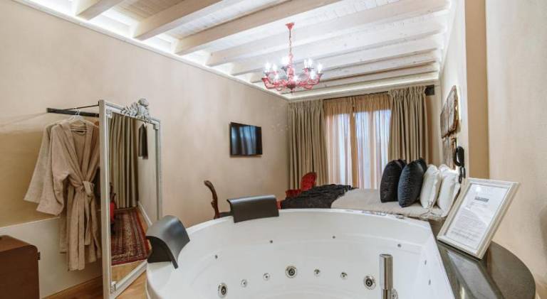 Children-friendly farm with jacuzzi, garden & pool | Pets are welcome — photo 4