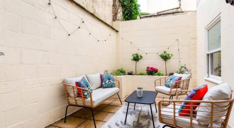 Stylish 2Bed 2Bath Seafront Patio Apartment — photo 4