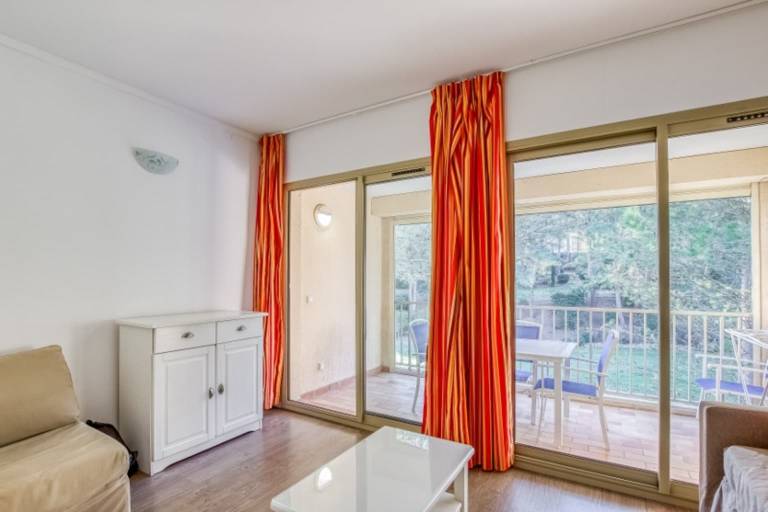 Flat With Swimming Pool Near The Beach — photo 3