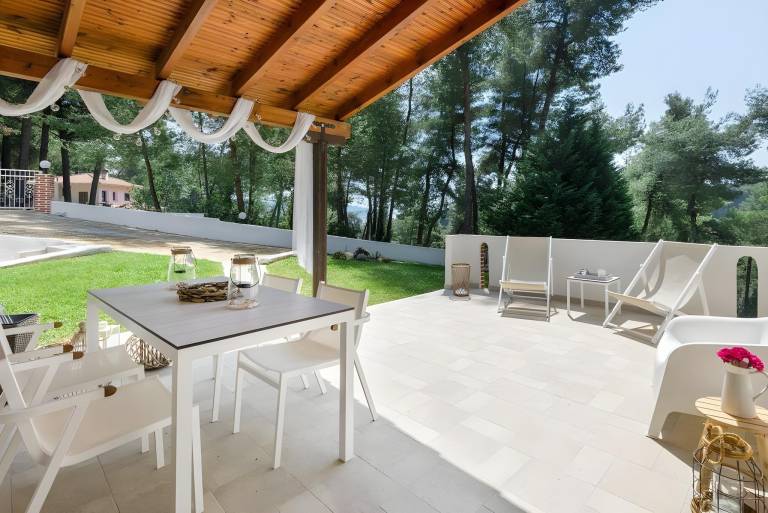 Vacation home with garden — photo 4