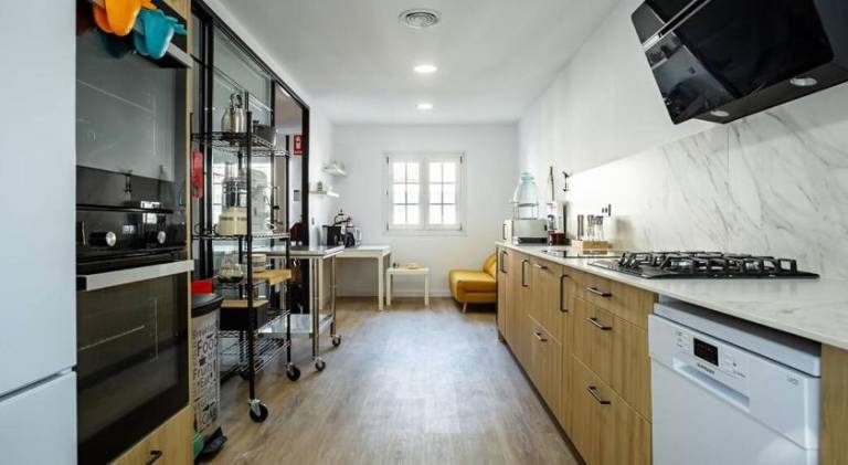 Holiday apartment with patio & garden — photo 2