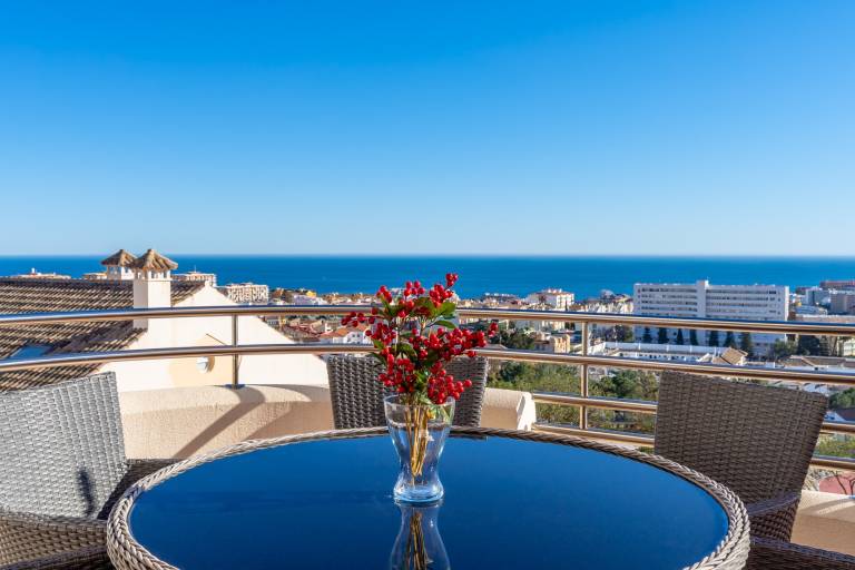 Duplex Penthouse with 4 Bedrooms and Stunning Sea Views — photo 4