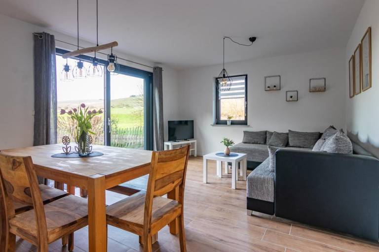 Child-friendly wonderful holiday apartment with patio, garden & grill | Garden view | Dogs allowed — photo 2