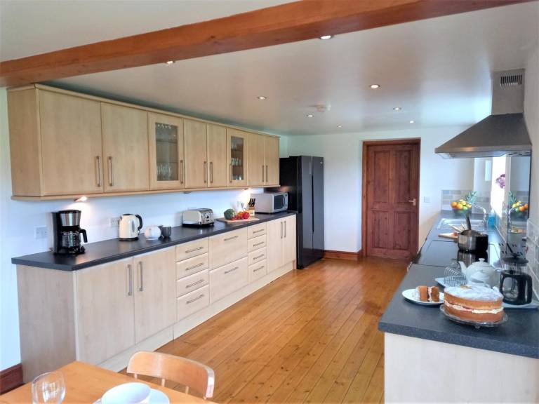 Fully equipped lovely cottage with yard, barbeque & jacuzzi | Dogs allowed in Carmarthen