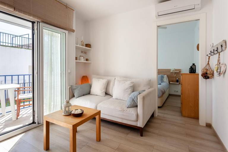 Fully equipped rental apartment with patio | City view | Close to the beach | Good for workation | Dogs allowed — photo 2