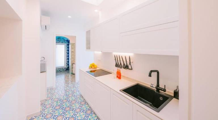 Family-oriented wonderful serviced apartment with patio, hot tub & garden | Close to the beach | Dogs allowed — photo 4