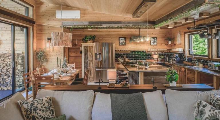 Chalet with jacuzzi — photo 3
