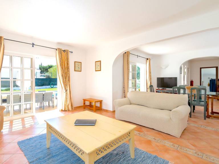 Child-friendly lovely house with private pool, garden & BBQ | Pets allowed — photo 3