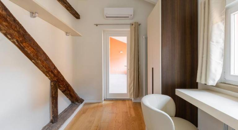 Rental apartment with patio | Near Two Towers — photo 4