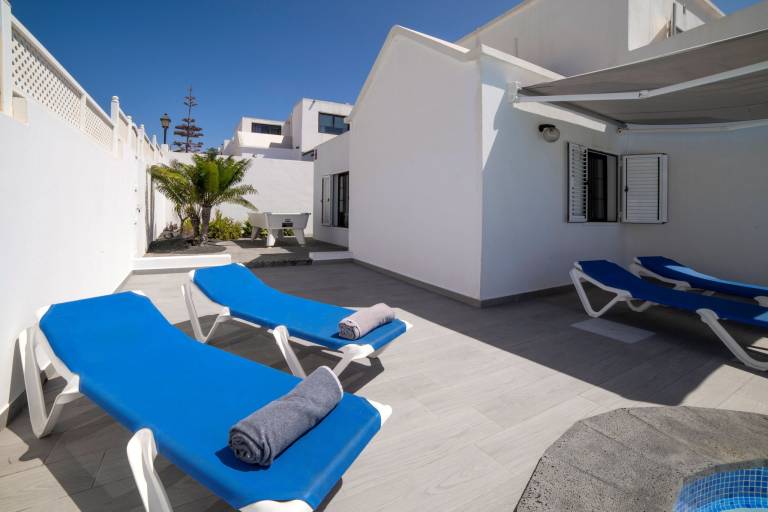 Fully equipped villa with private pool, patio & grill | Close to the beach | Dogs allowed — photo 3