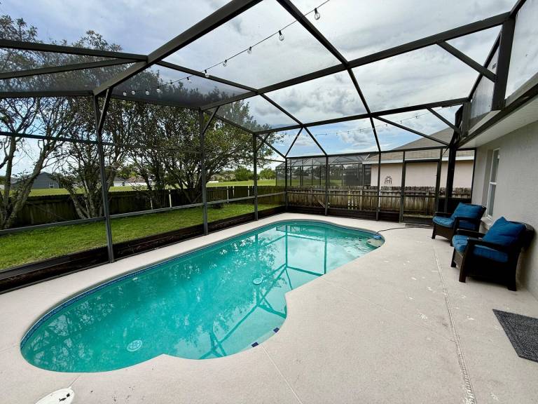 Vacation home with pool & garden in Davenport, FL