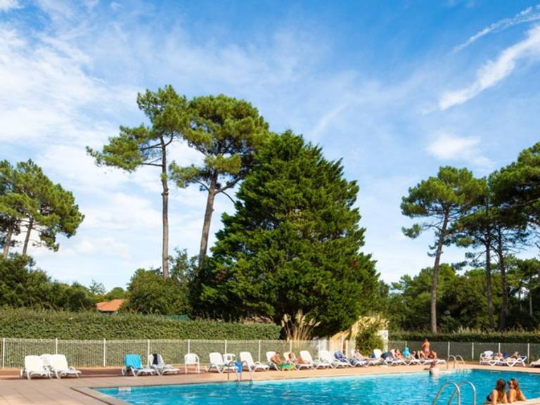 Holiday apartment with pool & patio — photo 3