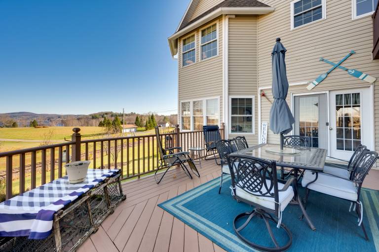 Lake View & Games Family Escape in Newport