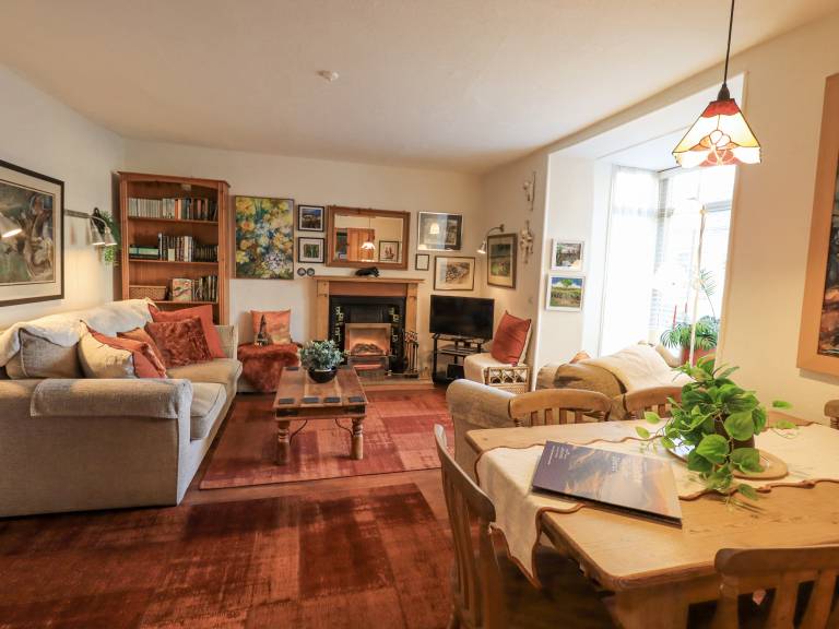 Cottage with garden — photo 4