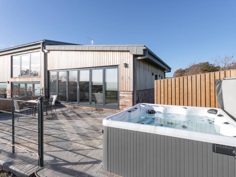 The Hideaway UKC3844