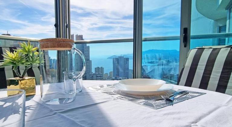 Skyline 14 Large and sunny all-day balcony with stunning sea views — photo 4