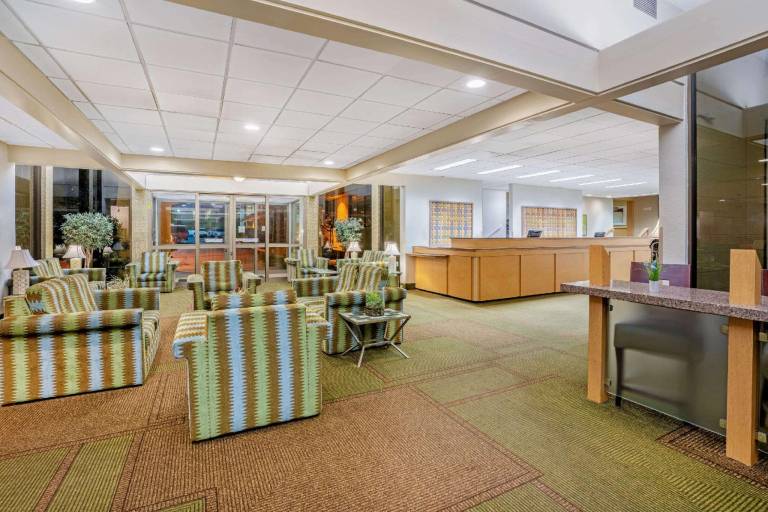 La Quinta Inn & Suites by Wyndham Seattle Sea-Tac Airport — photo 4