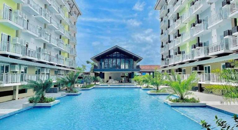 The NLC Nook Pool Netflix Gym near Airport — photo 4