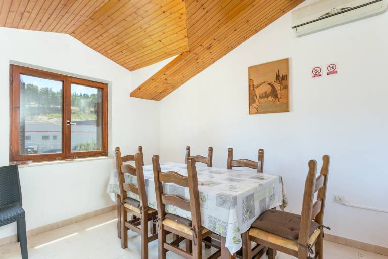 Three bedroom apartment with balcony and sea view Supetar, Brač (A-5670-a) — photo 2