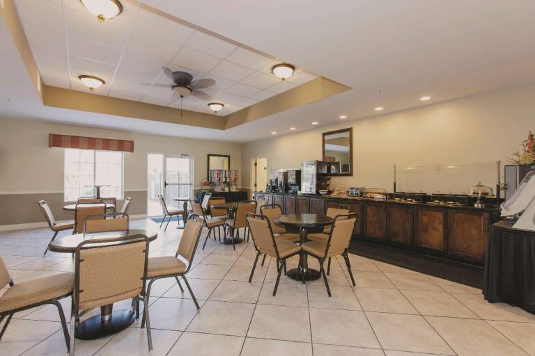La Quinta Inn & Suites by Wyndham PCB Coastal Palms — photo 3