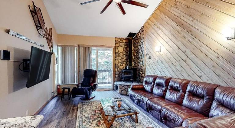 Holiday apartment with jacuzzi | Pet-friendly in Mammoth Lakes, CA