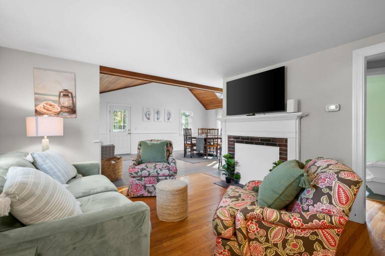 Cape Cod Dog-Friendly Escape Close to the Beach in West Yarmouth, MA