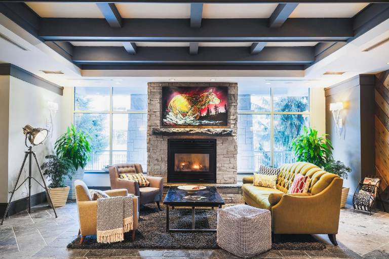 Summit Lodge Boutique Hotel Whistler in Squamish, BC