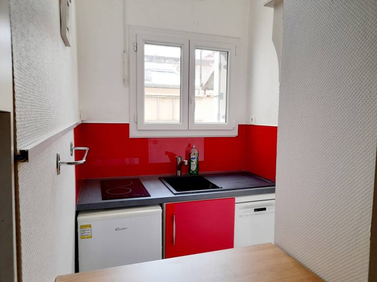 Apartment with yard — photo 5