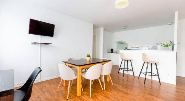 Serviced apartment with 2 rooms for 127 persons — photo 4