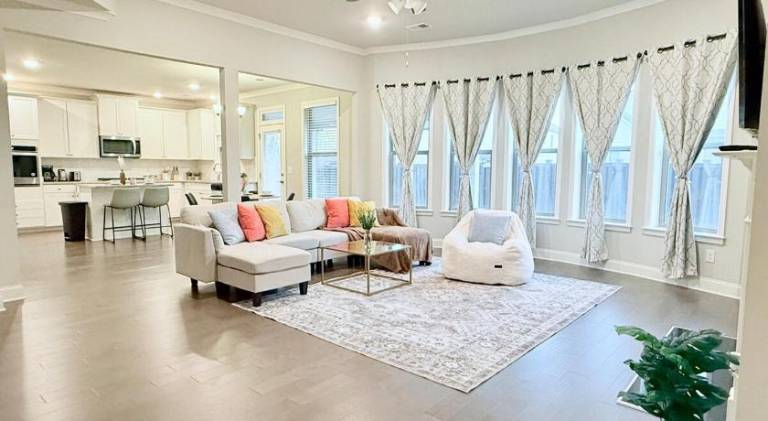 House with 1 room for 10 persons in Lawrenceville, GA