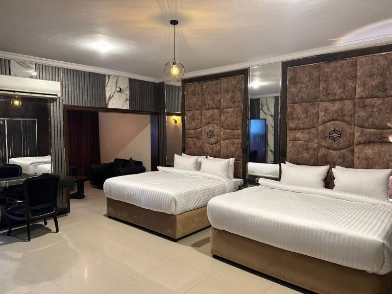 Hotel Oasis By Signature