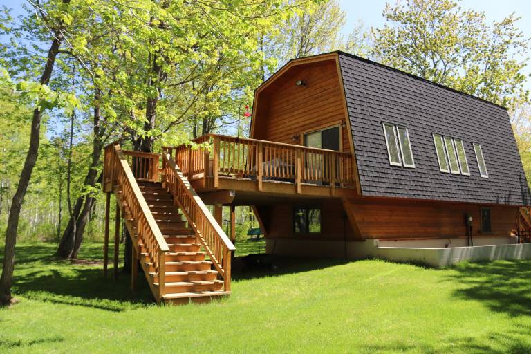 Cabin  Barnes