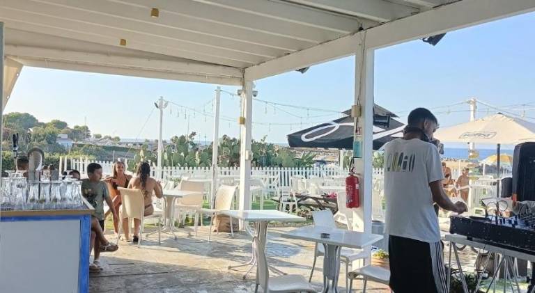 LA TERRAZZA SUL MARE camera fronte mare&vicino aereoporto SICILIAN VINTAGE STYLE SEASIDE ROOM — photo 5