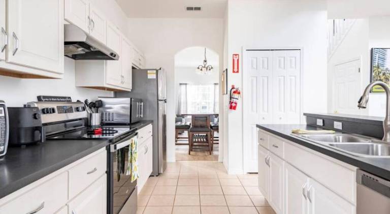 House with pool & hot tub | Pets are welcome — photo 4