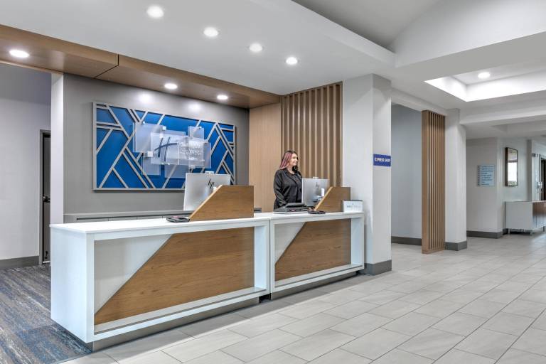 Holiday Inn Express Hotel & Suites Winnie By IHG — photo 4