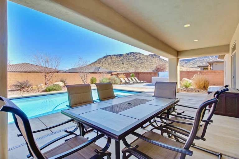 House with jacuzzi, pool & yard — photo 4