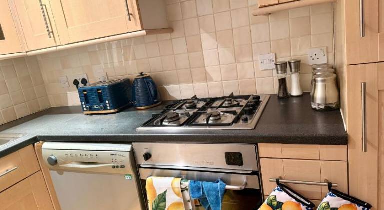 Luxurious Victorian 3 Bed Flat in the Heart of Edinburgh — photo 3