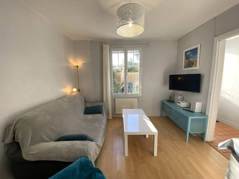 Ground floor apartment with direct beach access, parking and WIFI in Trégastel — photo 2