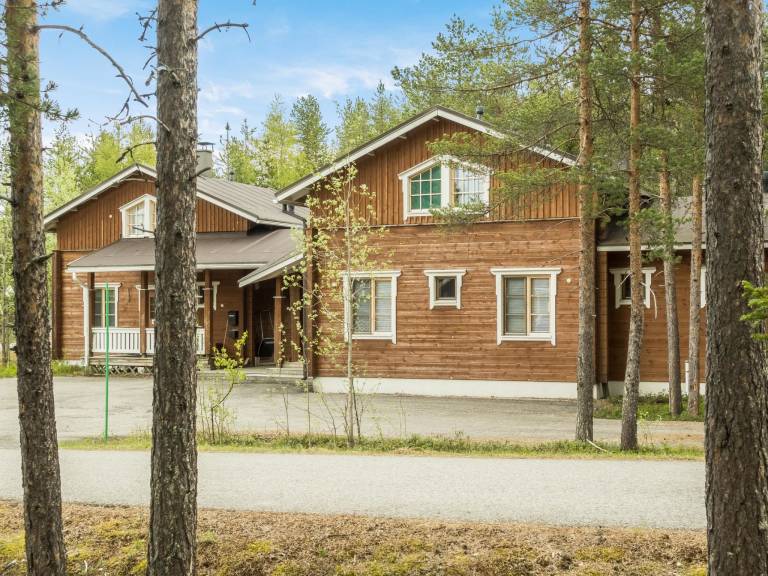 Wonderful vacation home with patio & sauna | Pets allowed — photo 2