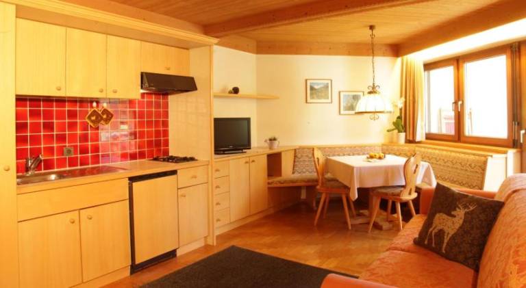 Serviced apartment with patio, sauna & yard — photo 2