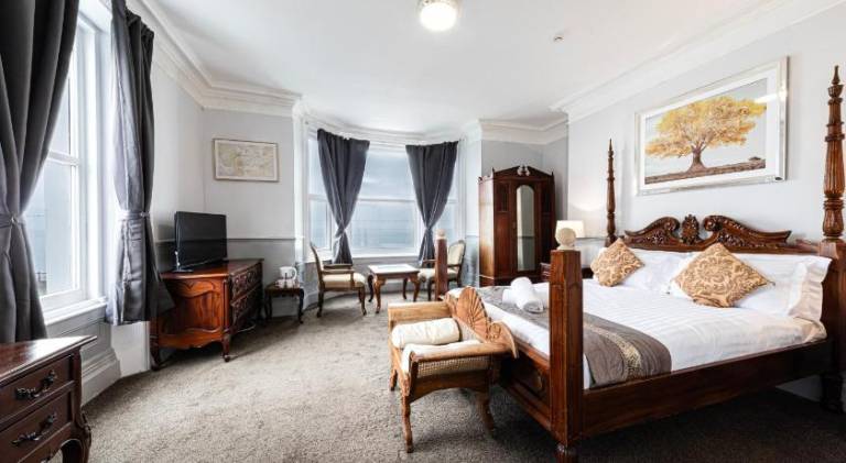 The Manor Hotel — photo 2
