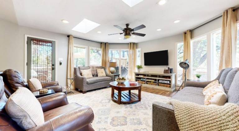 Vacation home with 6 rooms for 16 persons in Wimberley, TX