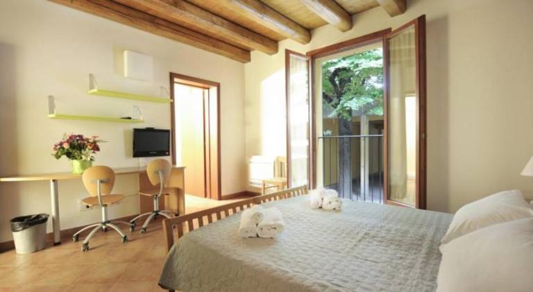 Serviced apartment | Close to Two Towers | Dogs allowed — photo 2