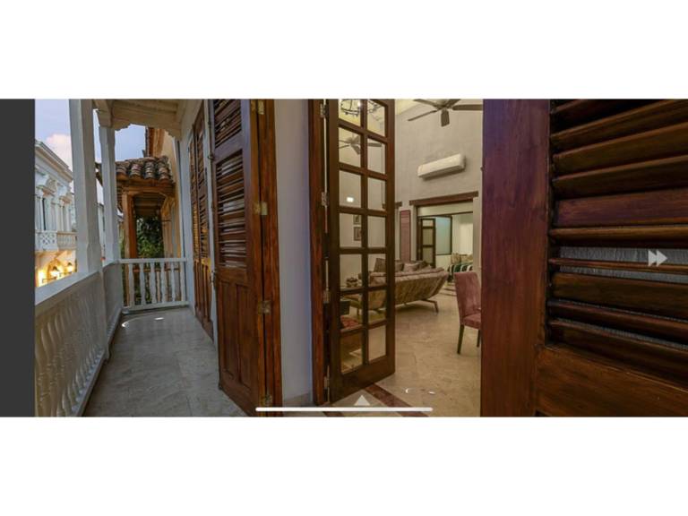 Luxury Large Apartment With Colonial Balcony — photo 5