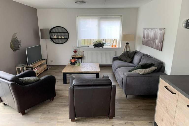 Vacation home with yard & patio | Beach nearby | Dogs allowed — photo 2